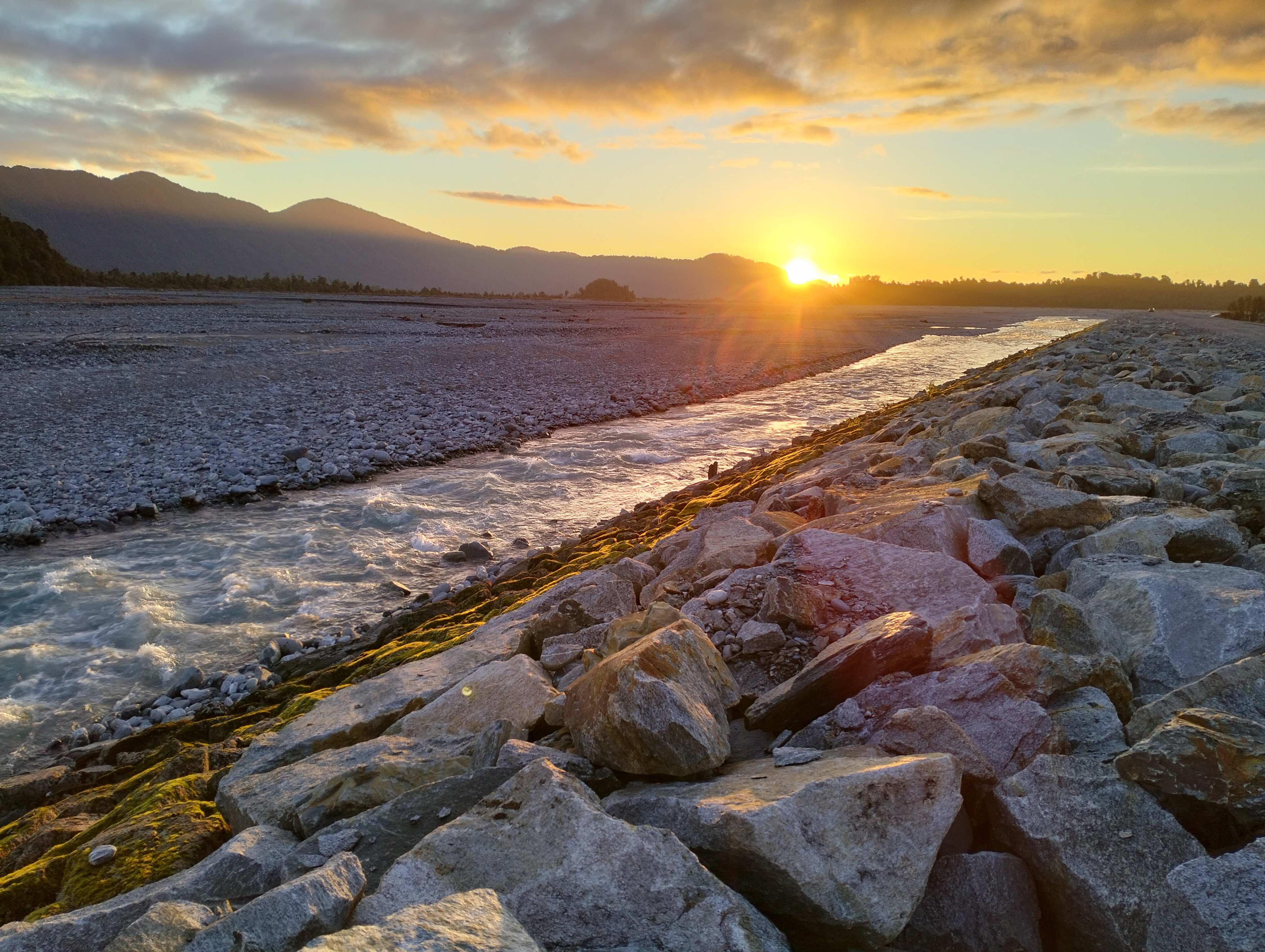 Franz%20Josef%20and%20Waiho%20River%20with%20setting%20sun%20small